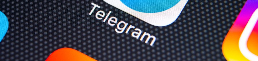 Le menu d’un smartphone affichant l’icône de Telegram, une des principales applications de messagerie d’aujourd’hui.