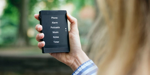 Détox numérique : le Light Phone III, votre bouée de sauvetage !