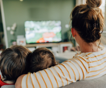 Contre toute attente : l’écran de téléviseur toujours prisé par les jeunes Européens !