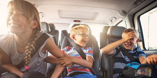 Vacances en famille : halte aux écrans sur la route, 45% des parents en abusent pour occuper leurs enfants !
