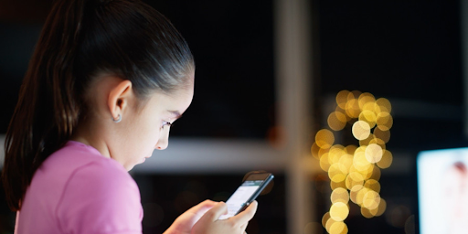Enfance sans smartphone :  les parents britanniques veulent déconnecter leurs enfants des écrans !