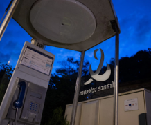 Dernière sonnerie : la cabine téléphonique, un symbole d’une époque révolue !