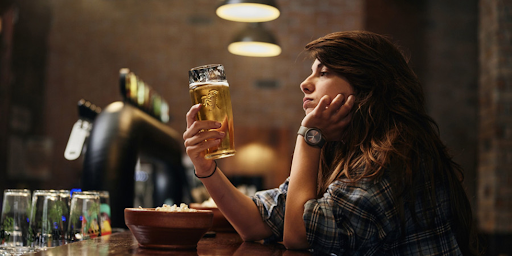 Alcool chez les jeunes : les réseaux sociaux, nouveaux barmans numériques ?