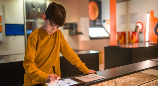 Le numérique au musée : une invitation à la découverte pour les Français